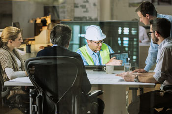 Ingenieurmangel Fazit Besprechung im Büro von Ingenieuren