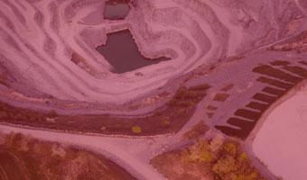 Vogelperspektive auf ein Kohleabbaugebiet