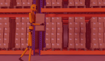 Roboter sortiert Pakete in Lagerhalle